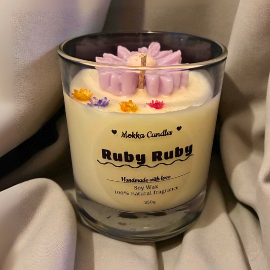 Daisy candle with natural flowers